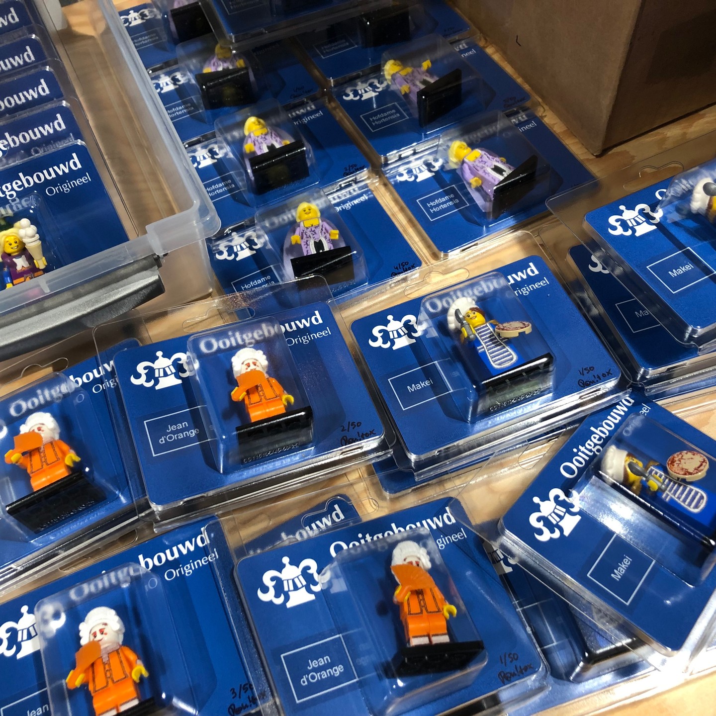 Nog volop te koop op blokjesfan.nl @blokjesfan #customminifigures #hetlandvanooit