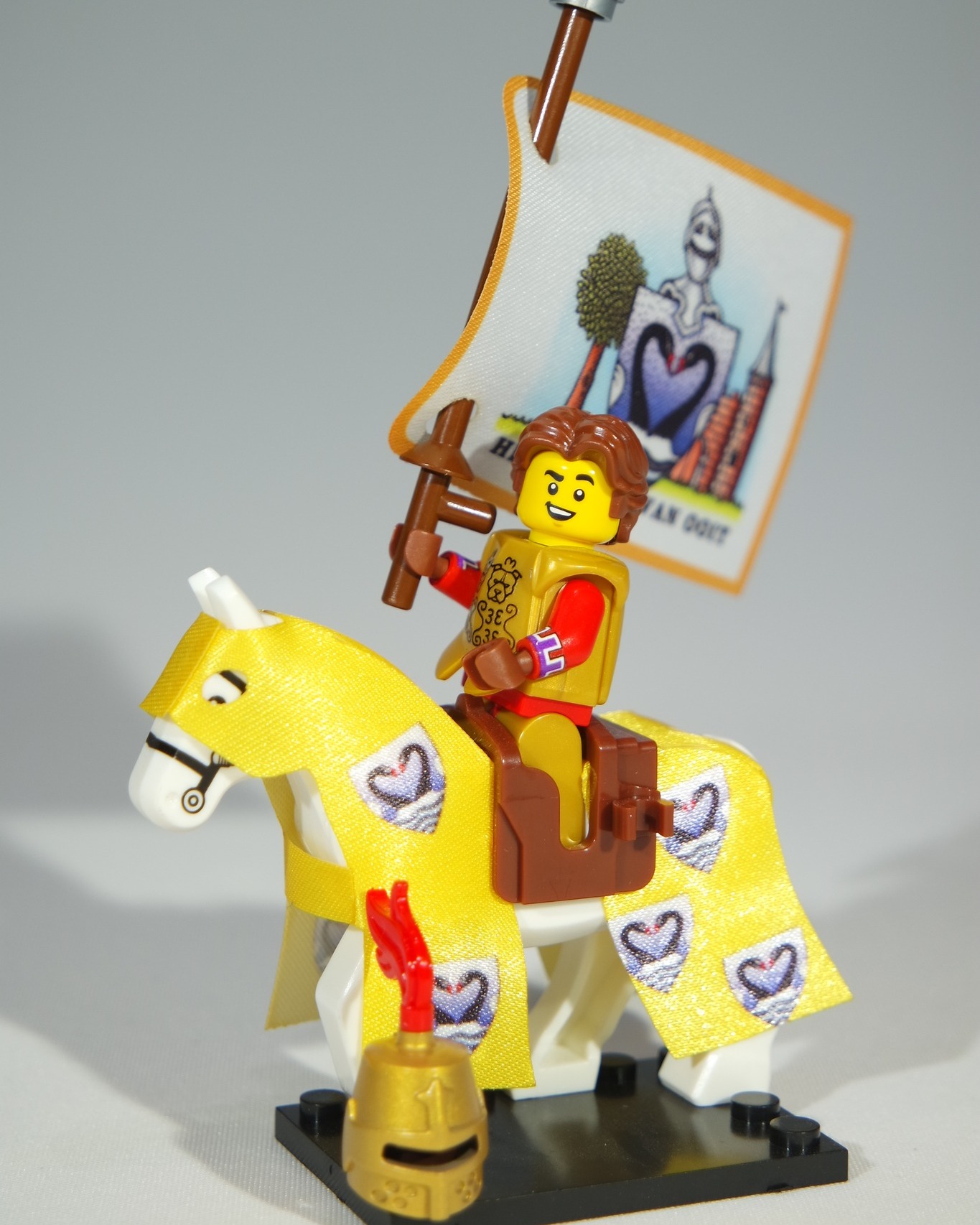 Ridderman Sterk nu ook vereeuwigd als minifiguur! Beschikbaarheid in de webwinkel van BLOKJESFAN laat nog even op zich wachten.
#customminifig #ridder #hetlandvanooit #legominifigure #legopoppetje #legoridder